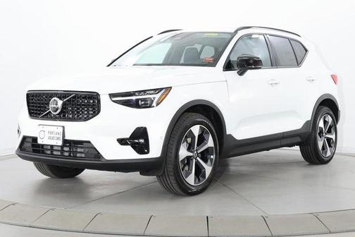 2026 Volvo XC40 Plus, B5 AWD Gas (mild hybrid), Dark