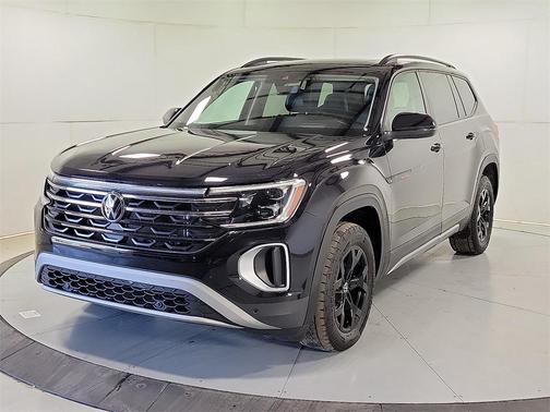 2024 Volkswagen Atlas 2.0T Peak Edition SEL