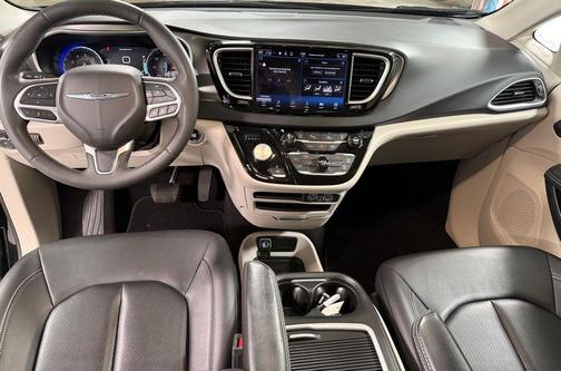 2024 Chrysler Pacifica Touring-L