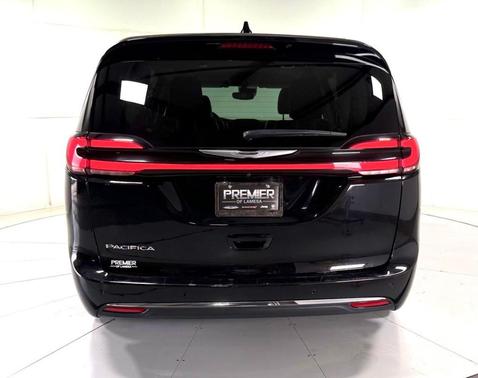 2024 Chrysler Pacifica Touring-L