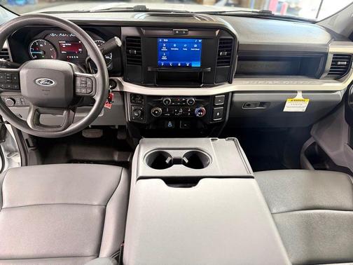 Oxford White 2025 Ford F-250 XL