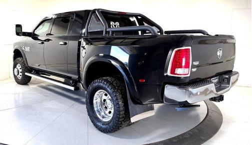Brilliant Black Crystal Pearlcoat 2018 RAM 3500 Laramie