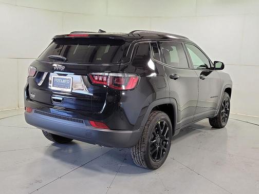 Diamond Black 2026 Jeep Compass Latitude