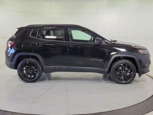 Diamond Black 2026 Jeep Compass Latitude