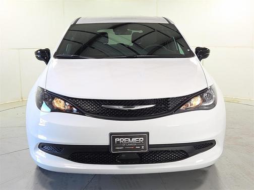 2026 Chrysler Voyager LX