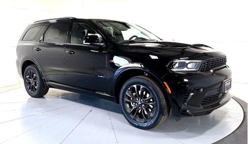DB Black Crystal Clearcoat 2026 Dodge Durango GT