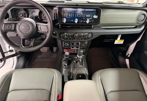 Bright White Clearcoat 2026 Jeep Gladiator Mojave