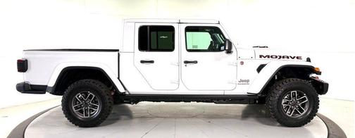 Bright White Clearcoat 2026 Jeep Gladiator Mojave