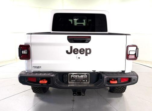 Bright White Clearcoat 2026 Jeep Gladiator Mojave