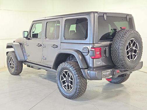 Granite Crystal Clearcoat Metallic 2026 Jeep Wrangler Rubicon