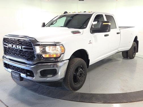 Bright White Clearcoat 2024 RAM 3500 Tradesman