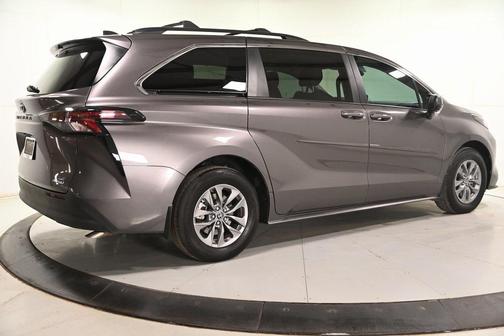 2024 Toyota Sienna LE
