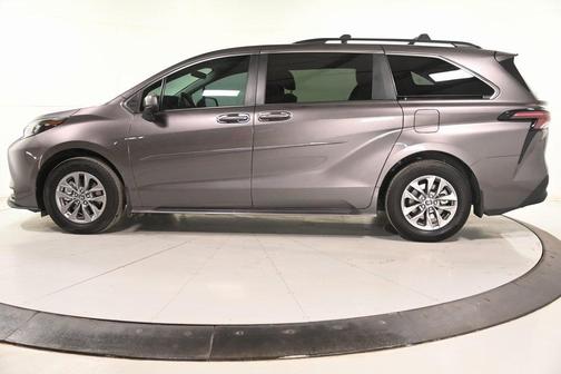 2024 Toyota Sienna LE