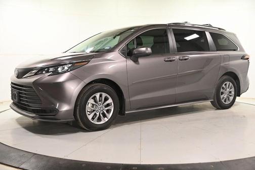 2024 Toyota Sienna LE