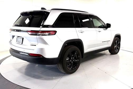 Silver Zynith 2025 Jeep Grand Cherokee Limited