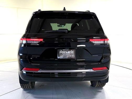 Diamond Black 2026 Jeep Grand Cherokee Limited