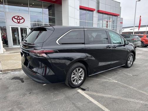 2024 Toyota Sienna LE