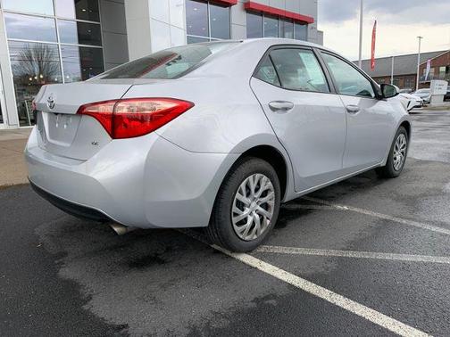 Classic Silver Metallic 2017 Toyota Corolla LE