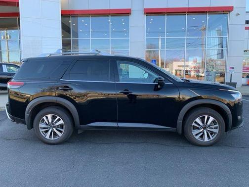 2023 Nissan Pathfinder SL 4WD