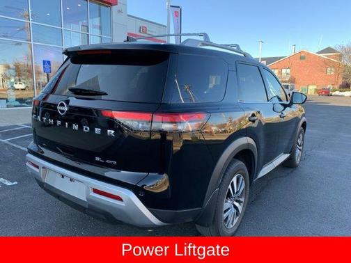 2023 Nissan Pathfinder SL 4WD