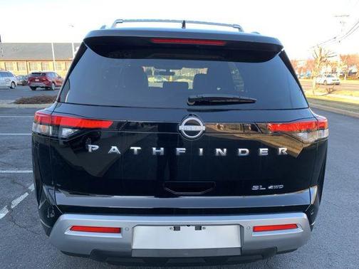 2023 Nissan Pathfinder SL 4WD