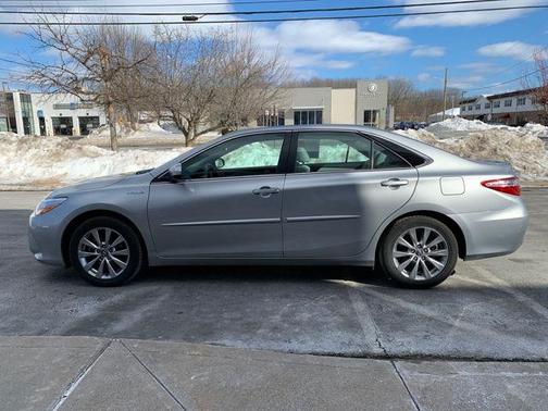 2017 Toyota Camry Hybrid XLE
