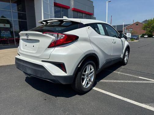 Blizzard Pearl 2021 Toyota C-HR LE
