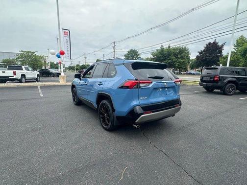 2022 Toyota RAV4 Hybrid SE