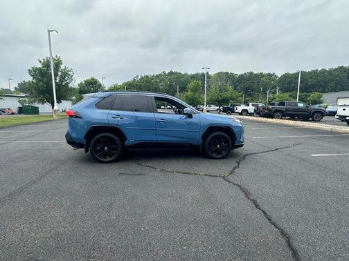 2022 Toyota RAV4 Hybrid SE