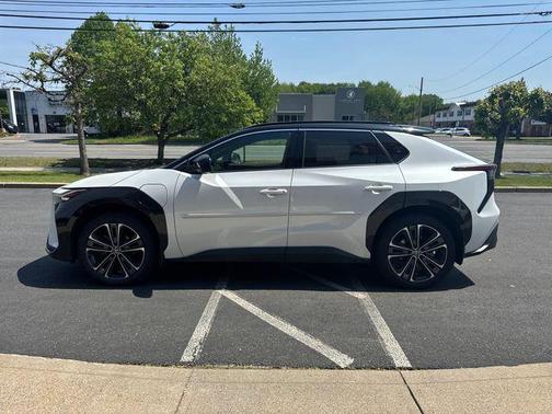 Wind Chill Pearl w/Black Roof 2023 Toyota bZ4X Limited