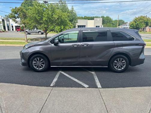 Predawn Gray Mica 2023 Toyota Sienna LE