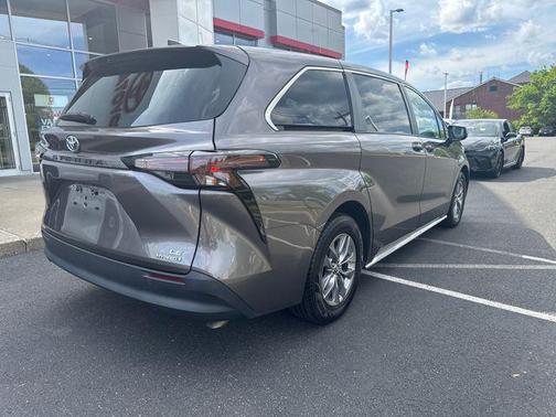 Predawn Gray Mica 2023 Toyota Sienna LE