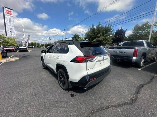 2020 Toyota RAV4 Hybrid SE
