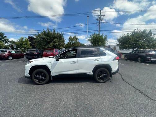 2020 Toyota RAV4 Hybrid SE