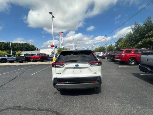2020 Toyota RAV4 Hybrid SE