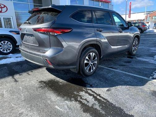 2025 Toyota Highlander XLE