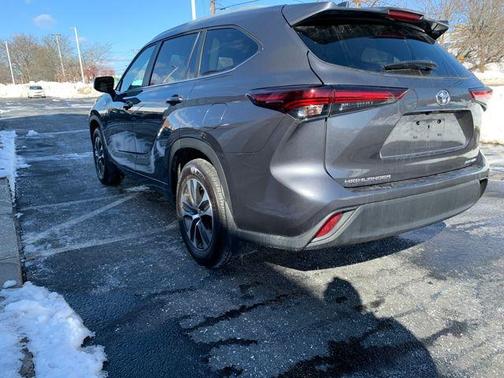 2025 Toyota Highlander XLE