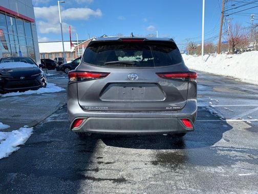 2025 Toyota Highlander XLE