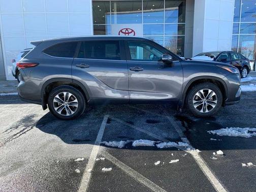 2025 Toyota Highlander XLE