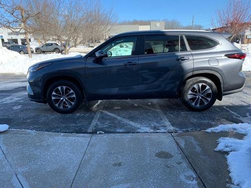 2025 Toyota Highlander XLE