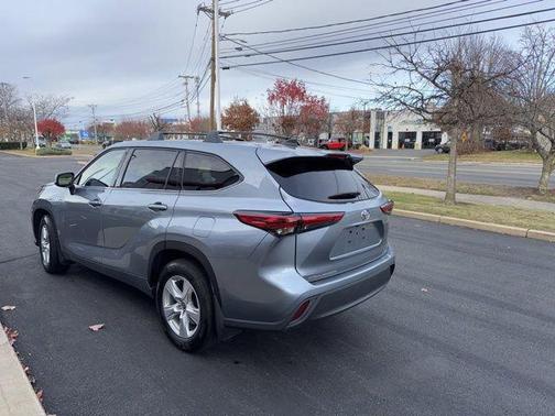 2022 Toyota Highlander LE