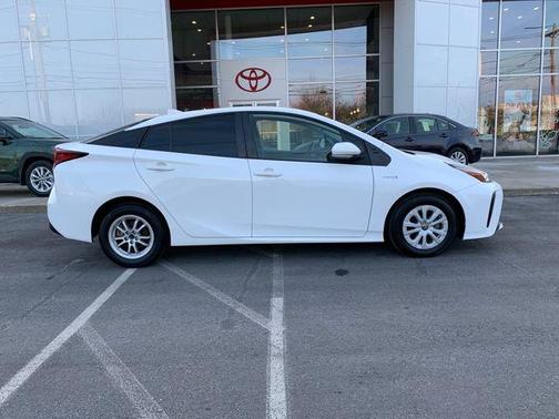 2019 Toyota Prius L