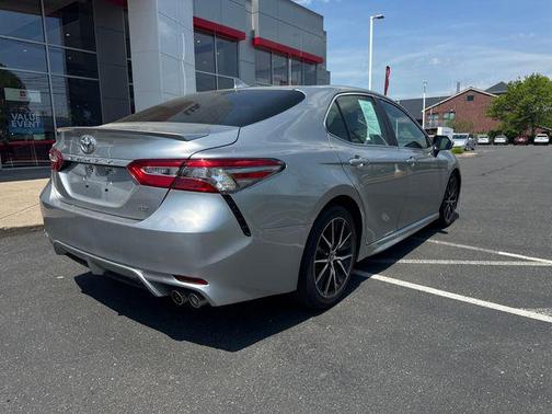Celestial Silver Metallic 2019 Toyota Camry SE
