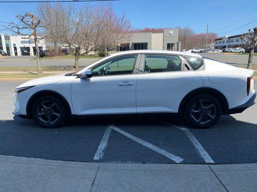 Snow White Pearl 2025 Kia K4 LXS