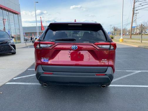 2022 Toyota RAV4 Hybrid XLE
