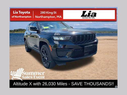 Diamond Black Crystal Pearlcoat 2024 Jeep Grand Cherokee Altitude