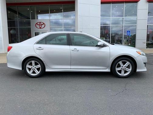 Classic Silver Metallic 2014 Toyota Camry SE