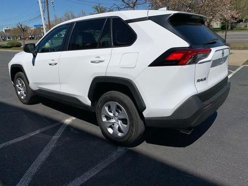 Ice Cap 2024 Toyota RAV4 LE