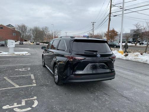 2025 Toyota Sienna XLE