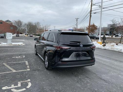 2025 Toyota Sienna XLE